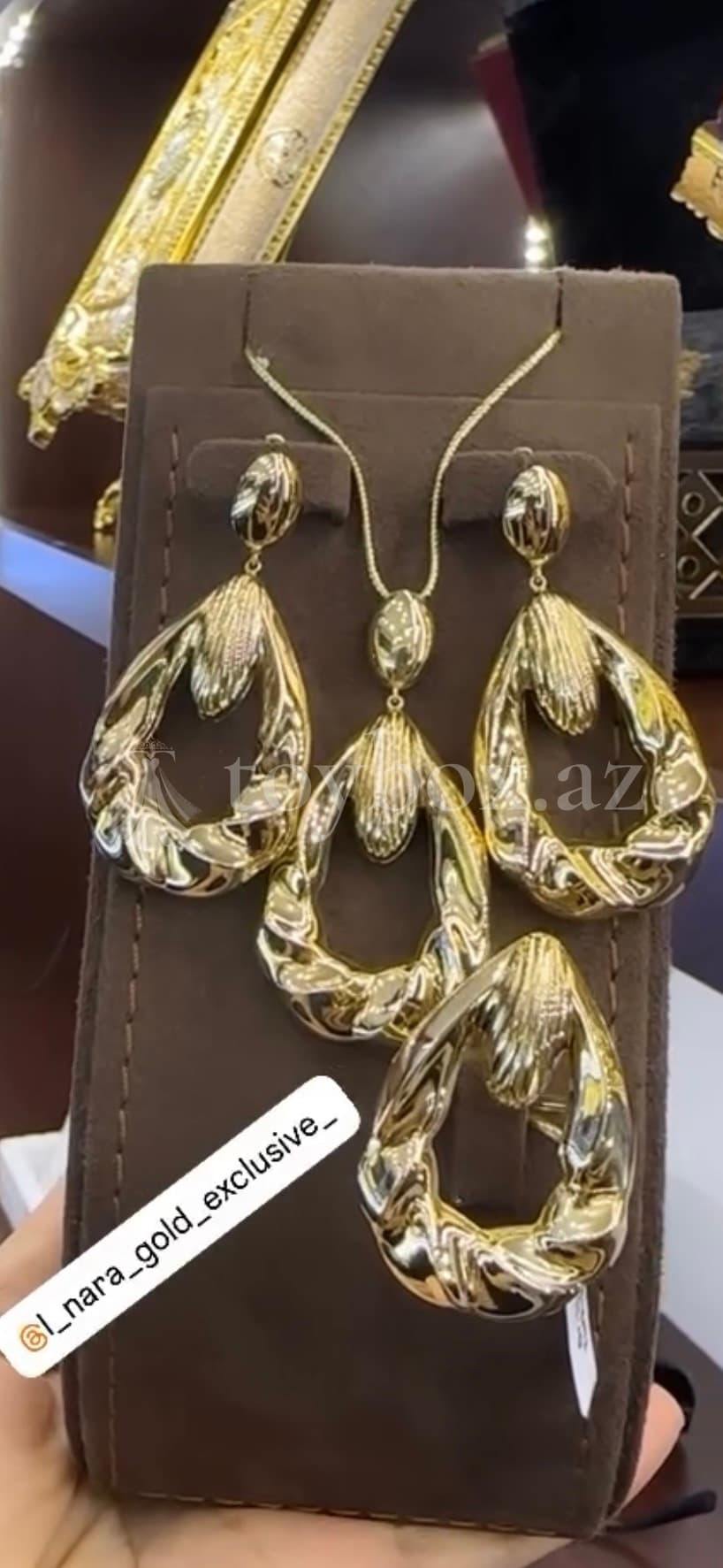 L Nara Gold Exclusive