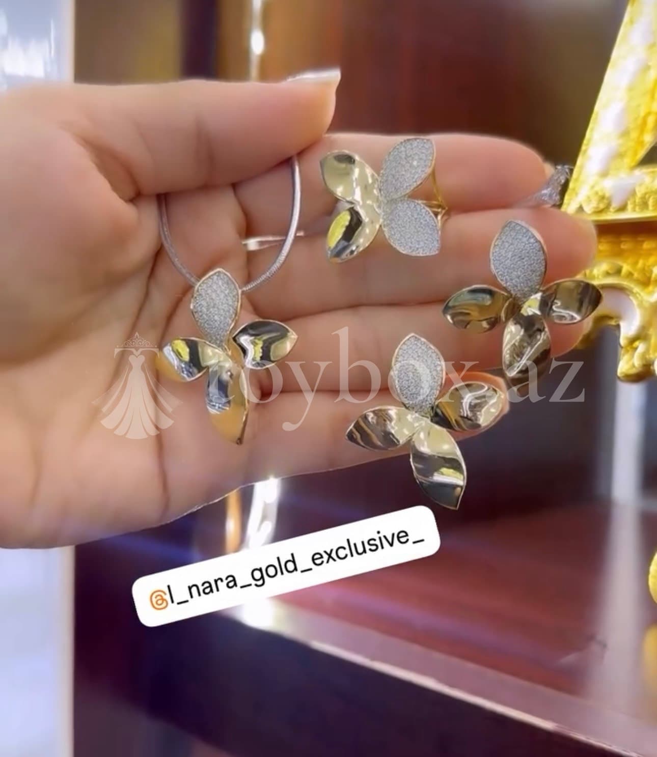 L Nara Gold Exclusive