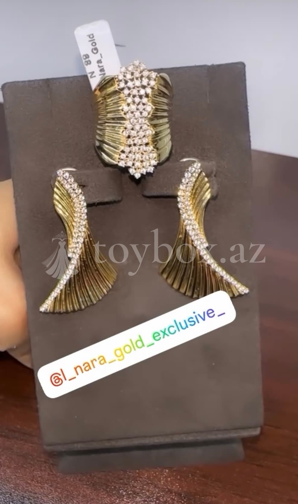 L Nara Gold Exclusive