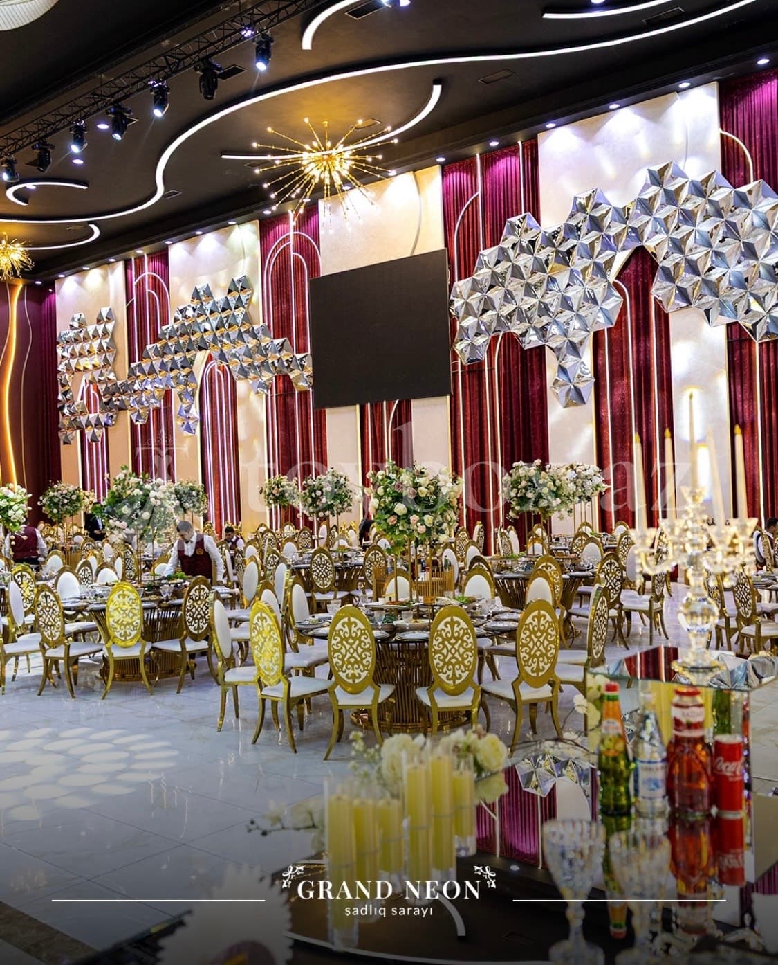 Grand Neon Saray