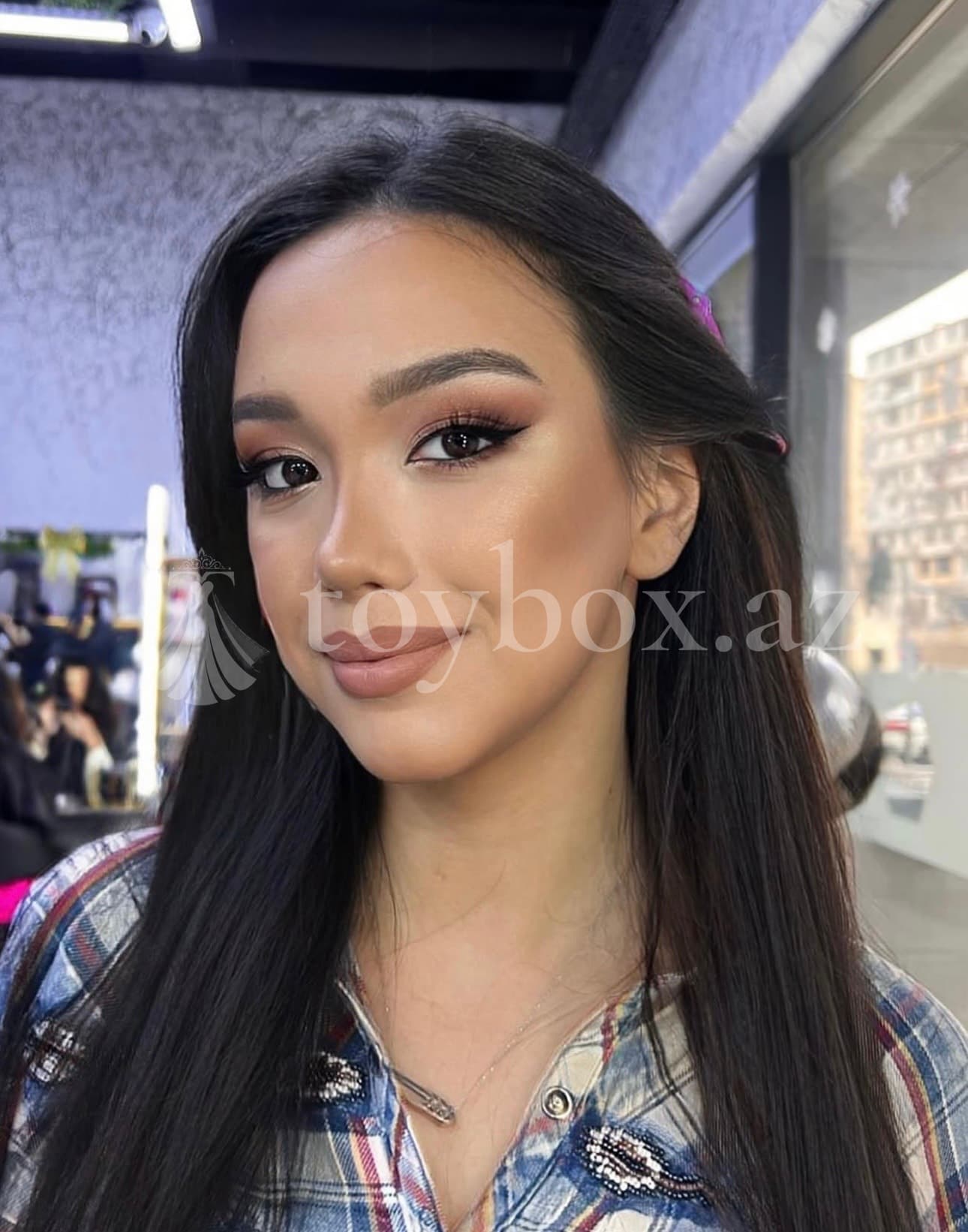 Make Up Ayna