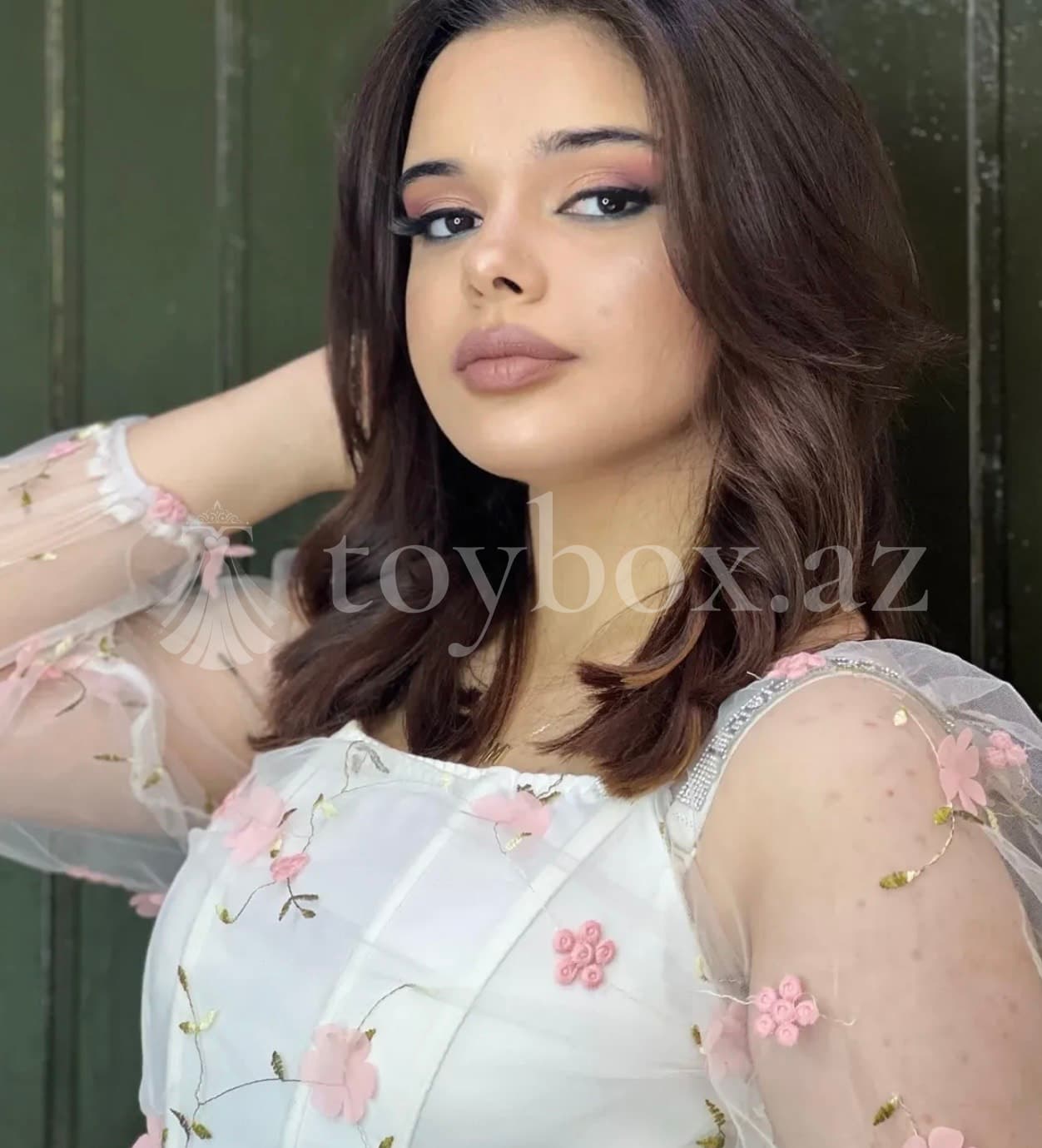 Esmira Make Up