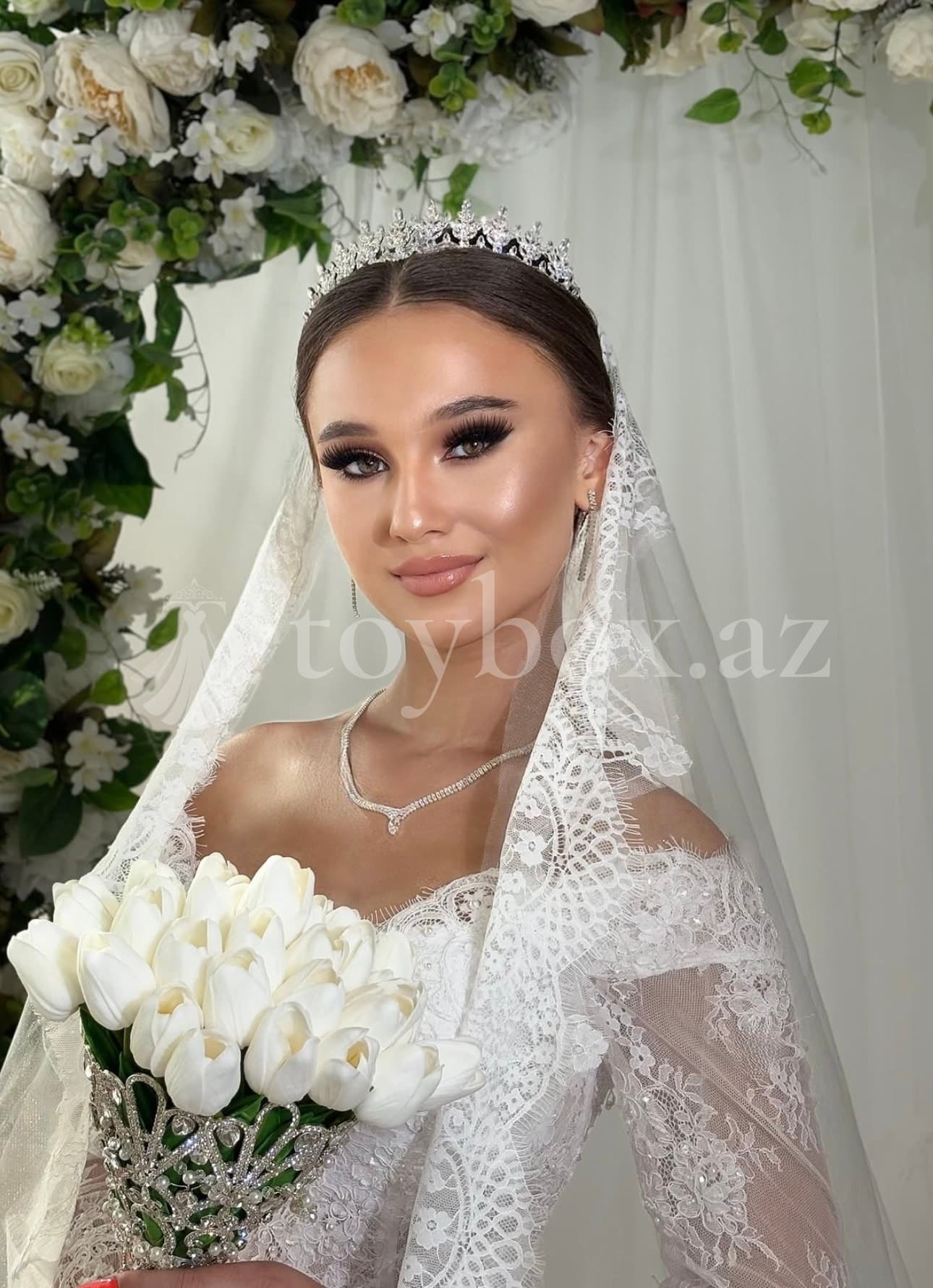 Esmira Make Up