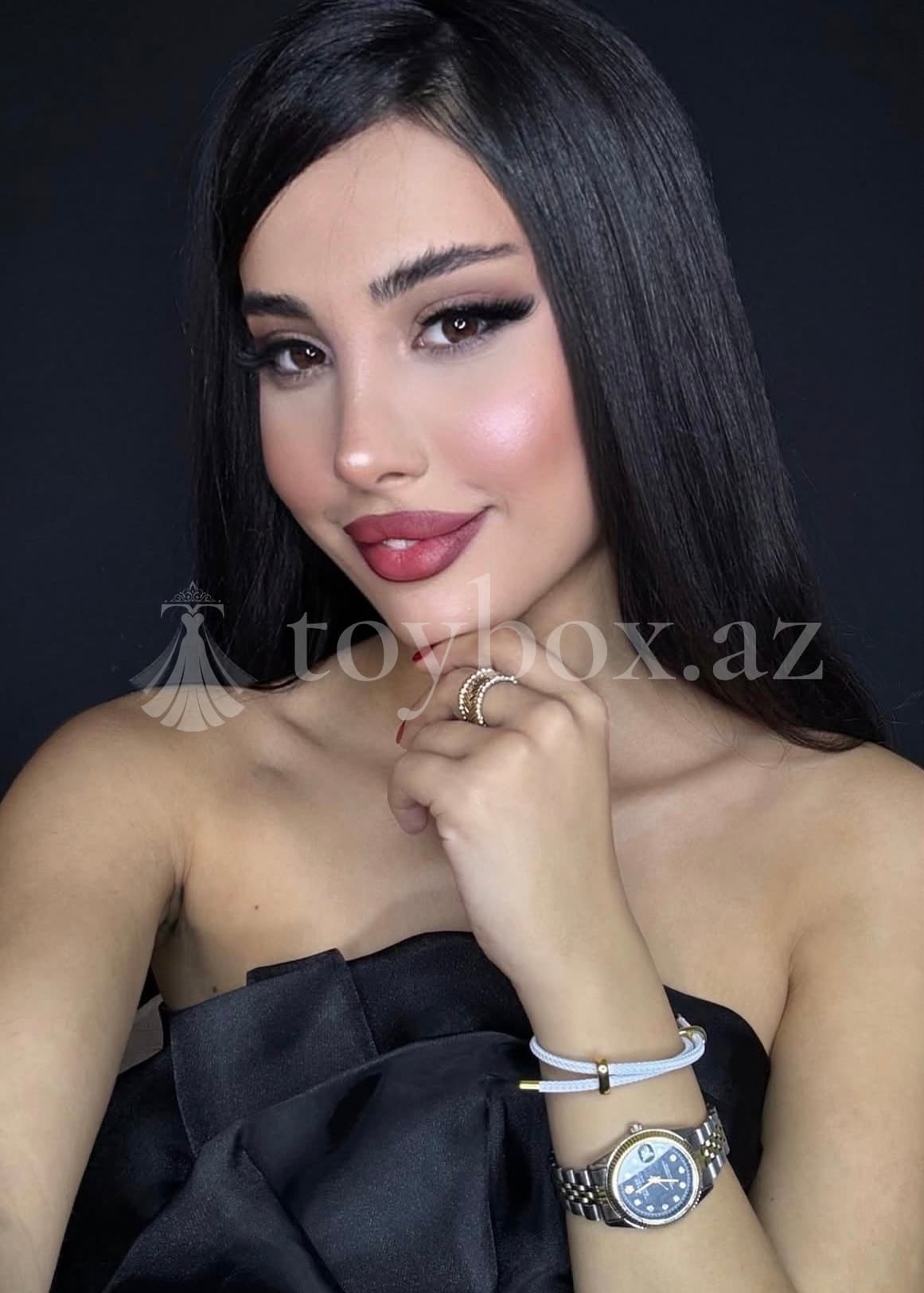 Esmira Make Up