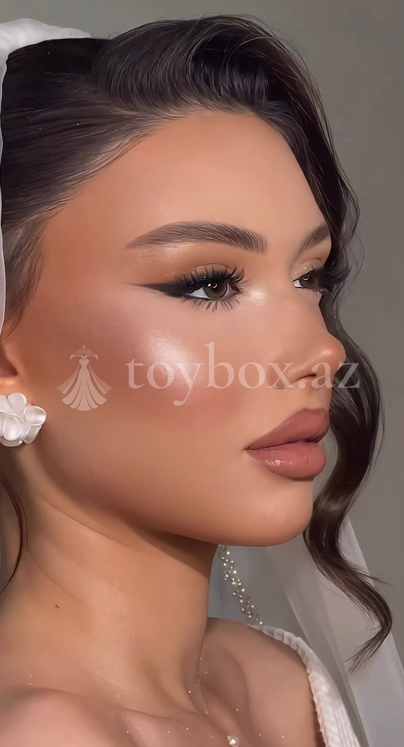 Narmi Make Up